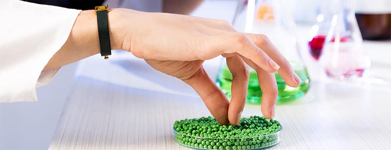 آزمایشگاه مجهز و پیشرفته